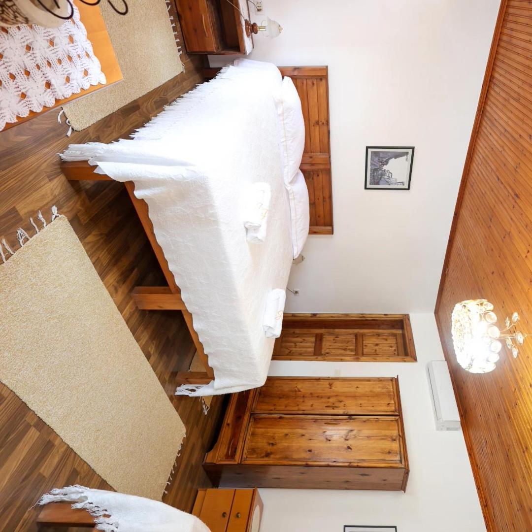 Guest House J.Prifti 베라트 외부 사진