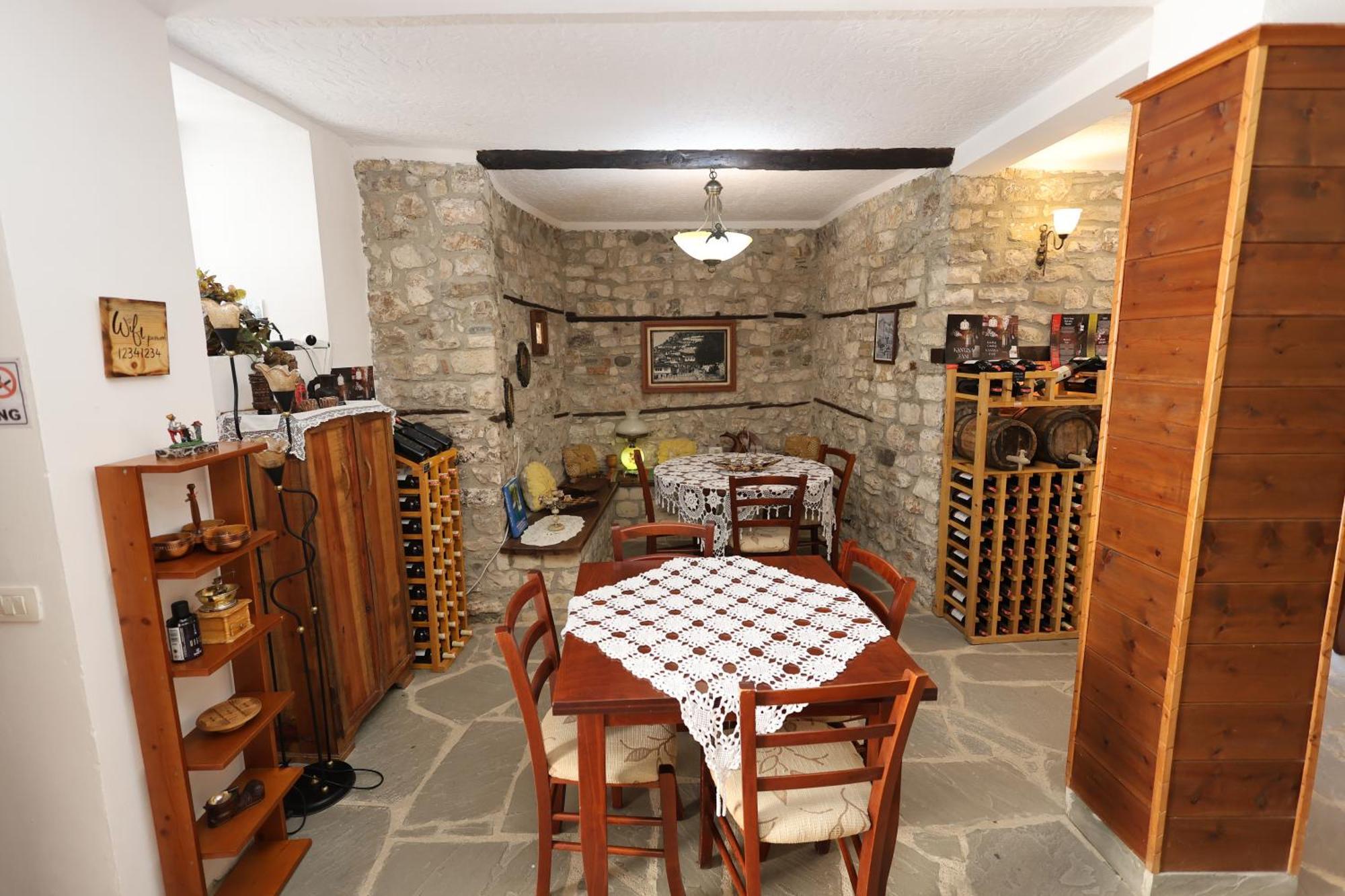 Guest House J.Prifti 베라트 외부 사진