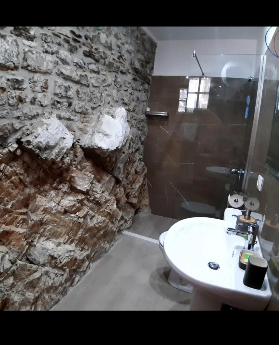 Guest House J.Prifti 베라트 외부 사진